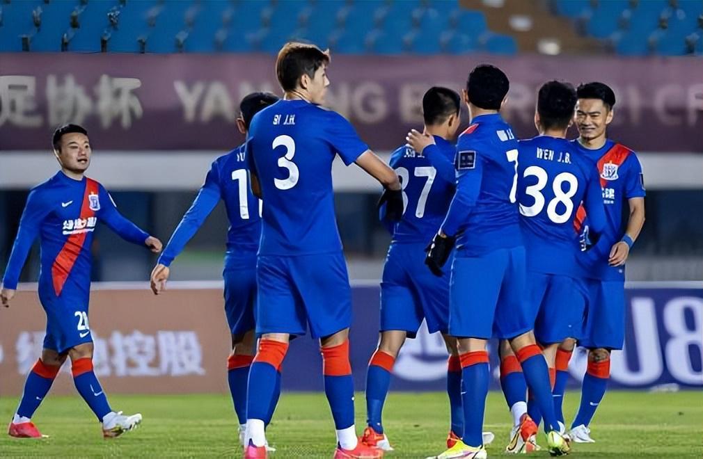 黄金甲体育官网-杨帅为何刚来申花就坐稳主力中卫,热身赛接连出战,原因找到了