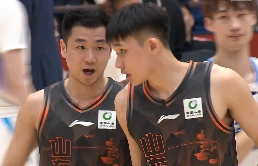 黄金甲体育-山东男篮24分大胜，高诗岩单节15分，鲍威尔29+8陈林坚12分！