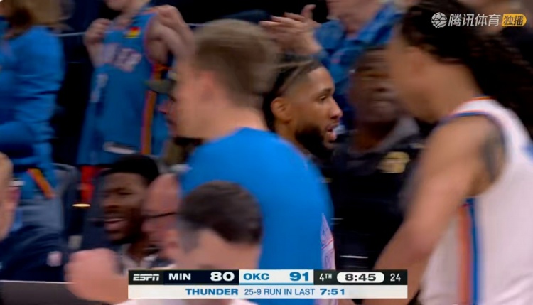 黄金甲体育-行云流水！雷霆连续展现团队配合打出一波25-9重新领先到两位数