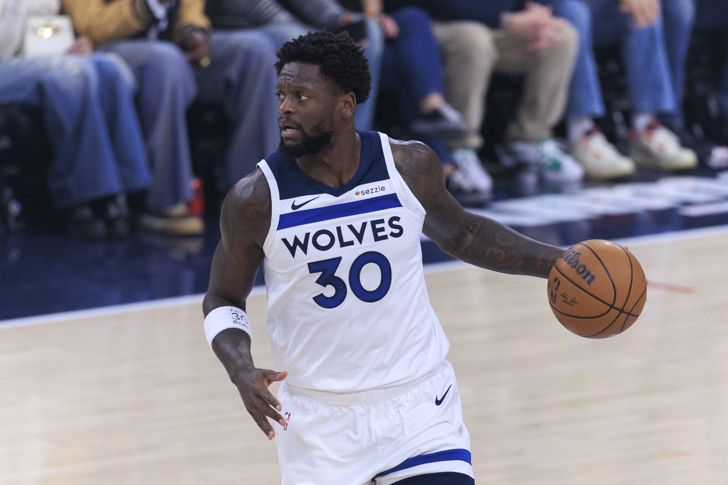 黄金甲体育-爱德华兹：很高兴看到兰德尔找到了自己的节奏 希望他保持下去