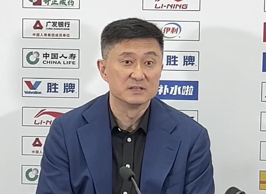 黄金甲体育官网-杜锋：本赛季一路磕磕绊绊很不容易，感谢球员们对教练组的支持